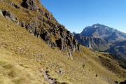 79 Scendiamo sul sent. 217 con vista in Arera